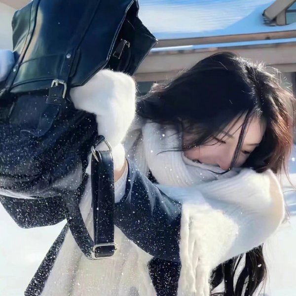 “吃吃”的爱海报